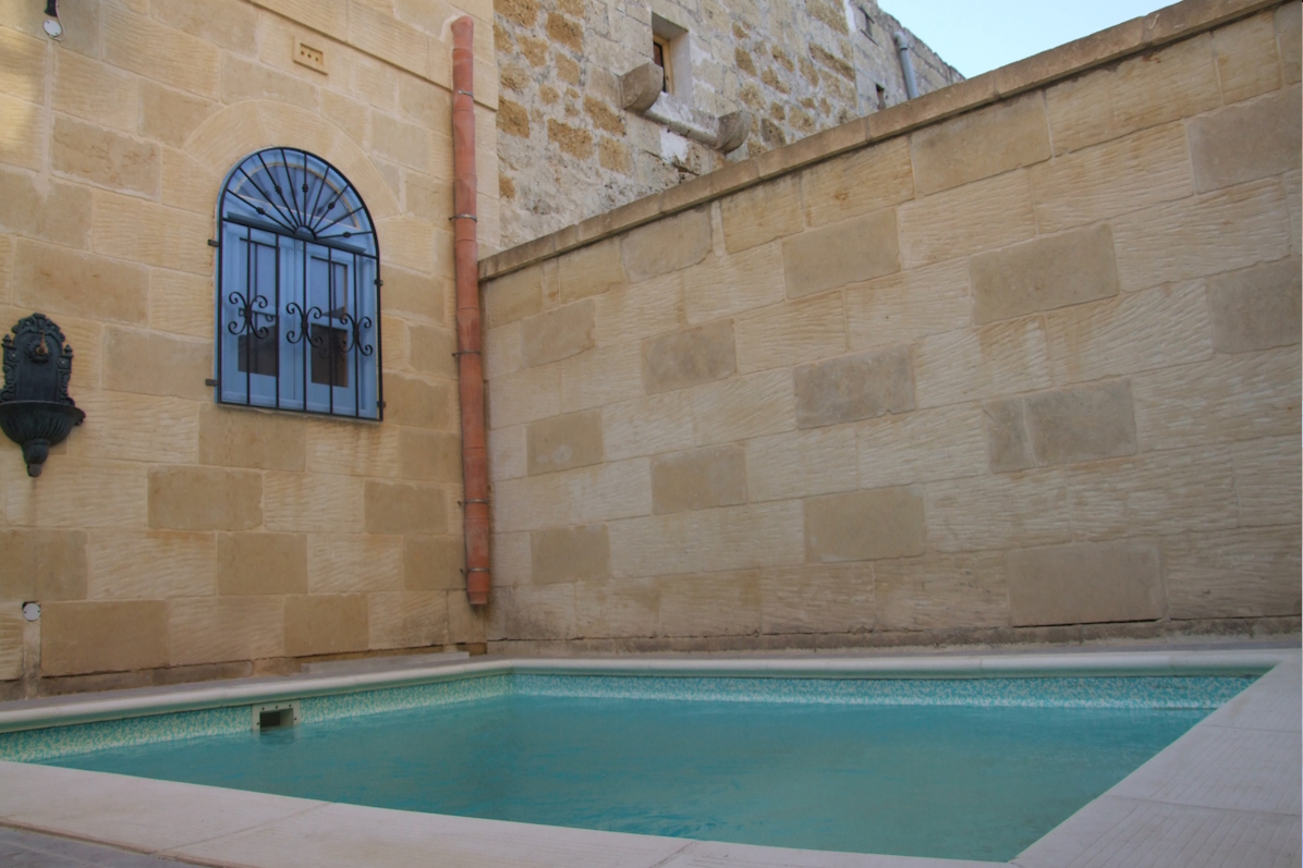 Private Swimming Pool & Terrace